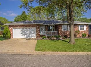 100 Sunray Dr, Highland, IL 62249