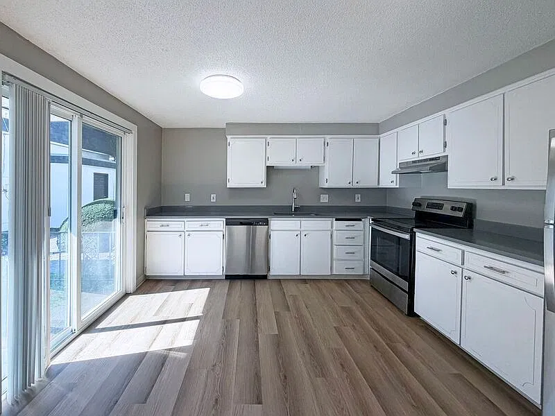 2 bed, 1.0 bath, 1000 sqft, $1,275 — Photo 3