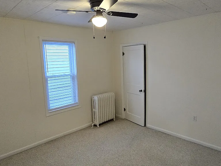 325 W Spring St — Photo 16