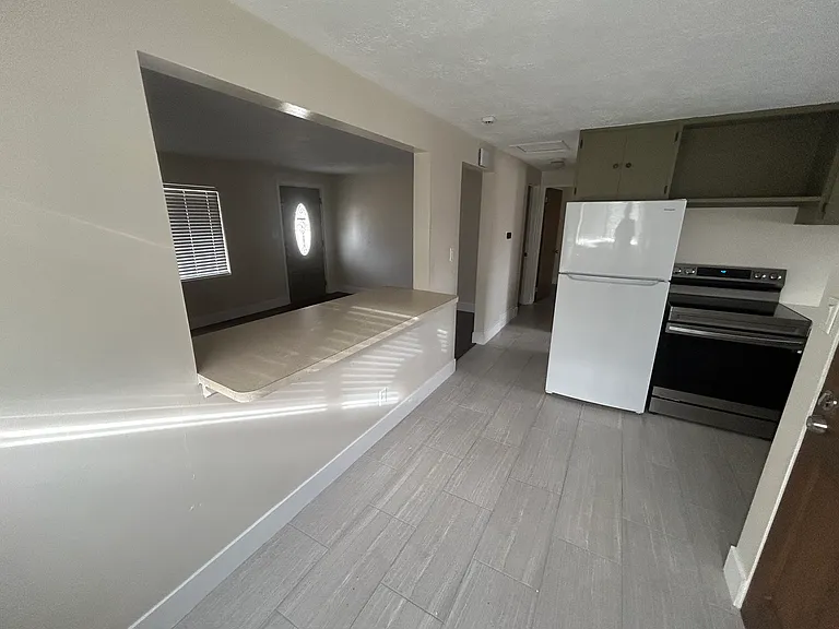 1025 Rushton St — Photo 4