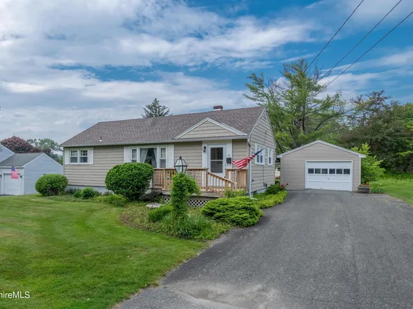 19 Hopewell Dr, Pittsfield, MA 01201