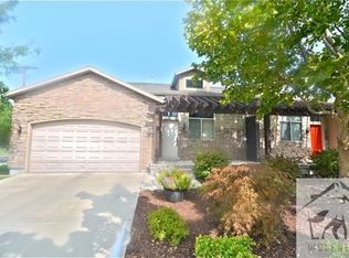 313 E Perrine Dr, Midvale, UT 84047