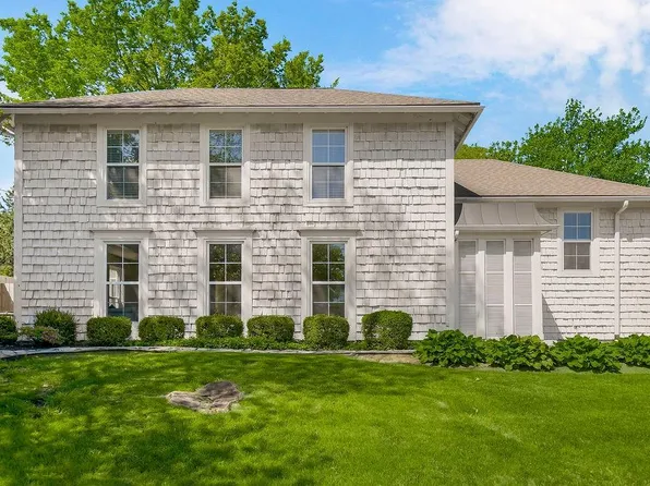 6907 Edgevale Rd, Kansas City, MO 64113