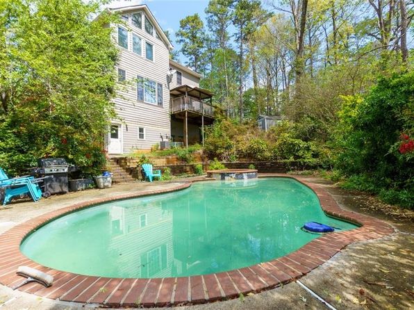 225 Nacoochee Dr, Woodstock, GA 30188