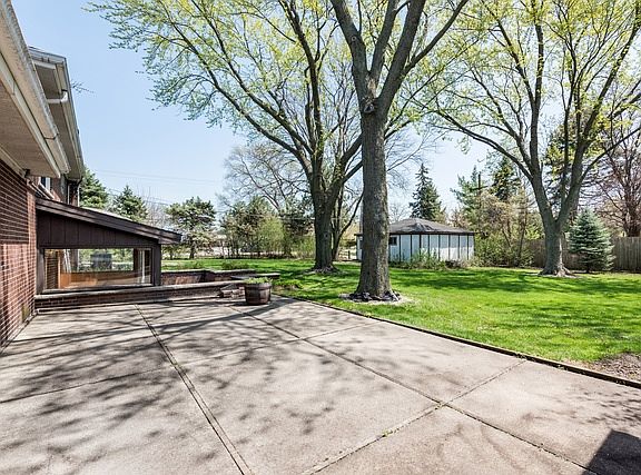 3rd image of 3245 Westview Dr