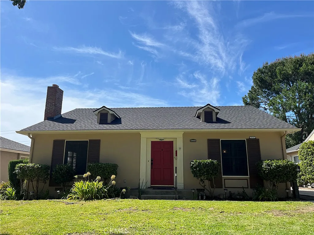 3 bed, 1295 sqft, $5,350 — Photo 2