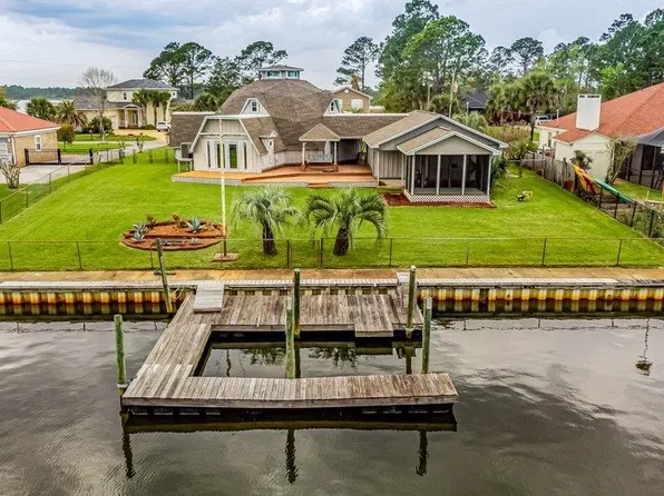 2720 Sea Lark Ln, Milton, FL 32583