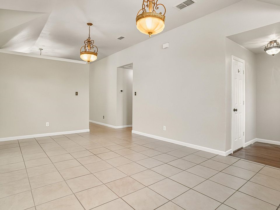 1st image of 1067 Roundrock Dr