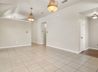 1067 Roundrock Dr, Saginaw, TX 76179