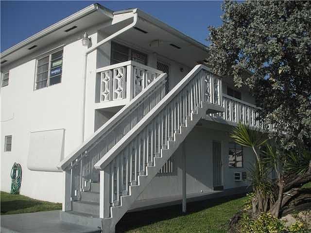 1st image of 50 NW 204th St APT 20