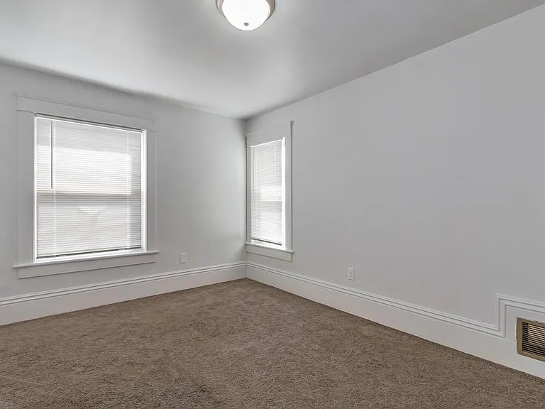 74 7th St NW — Photo 9