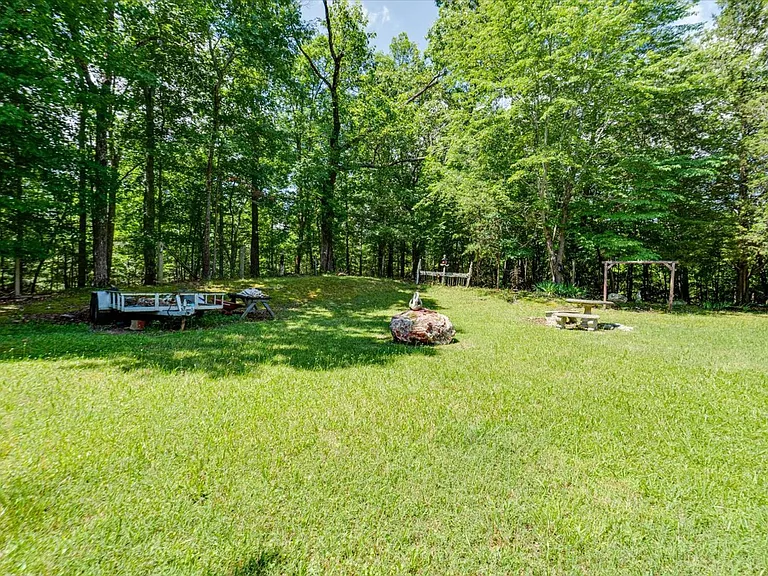 842 Emery Rd — Photo 25