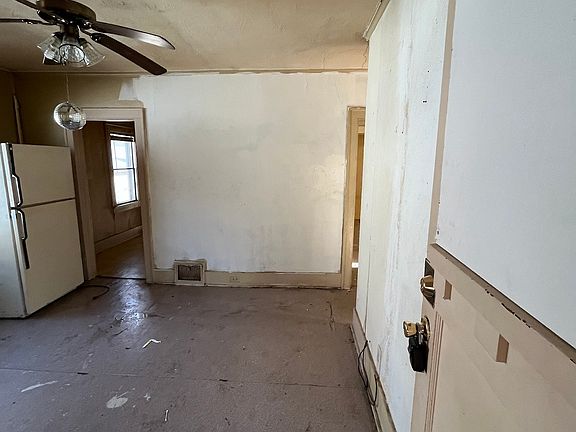4th image of 2214 N Linsley Ct