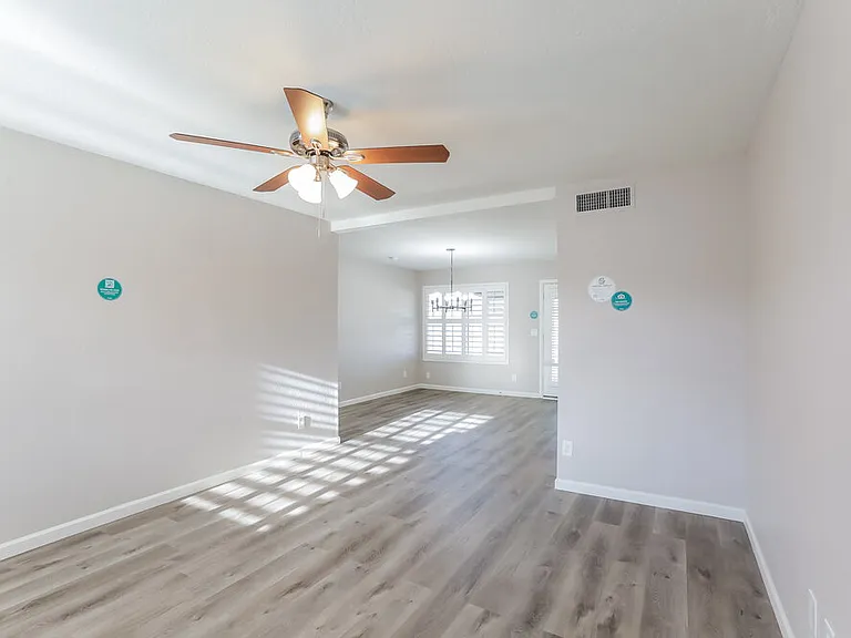 8402 S 15th Way — Photo 4