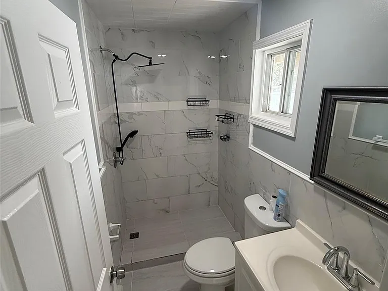 480 Saint Johns St — Photo 4