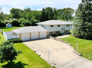 2N536 Pleasant Ave, Glen Ellyn, IL 60137