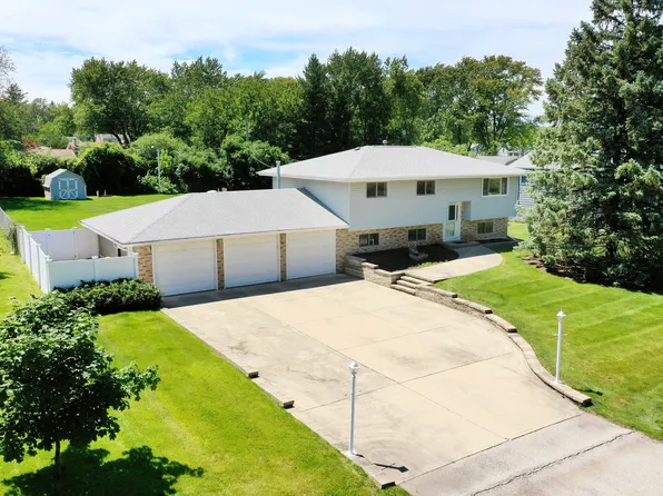 2N536 Pleasant Ave, Glen Ellyn, IL 60137