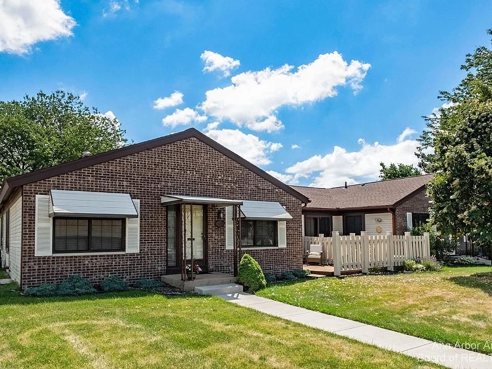 1st image of 40854 Newport Dr