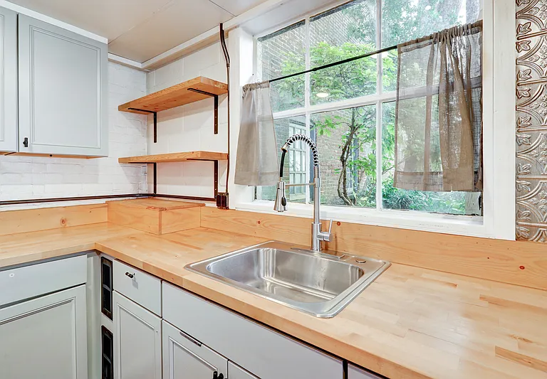 121 E Chestnut St #121B — Photo 17