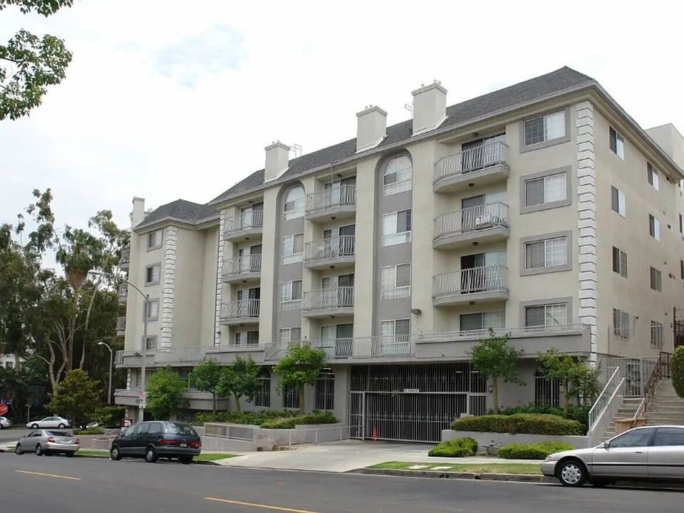 400 Westmoreland Apartments - Modern, approachable, city-living vibe