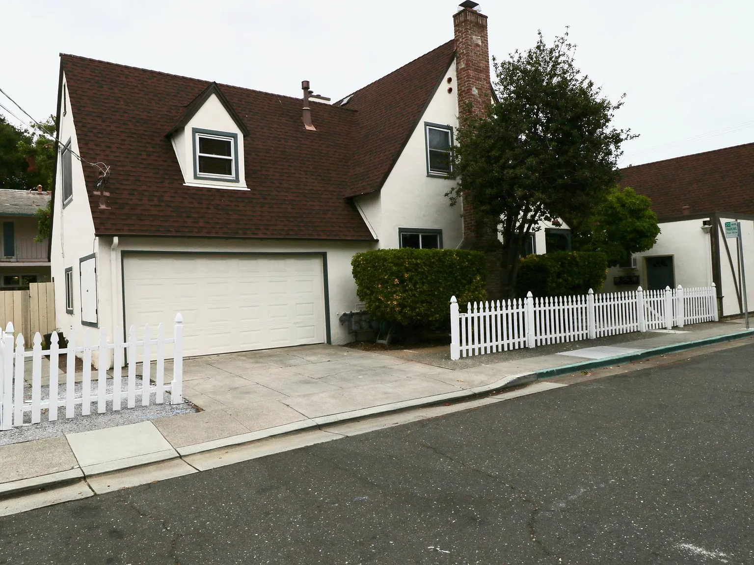 3 bed, 2.5 bath, 2000 sqft, $6,200 — Photo 2