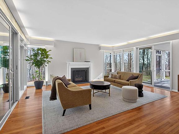 2nd image of 32 Mount Bolus Rd