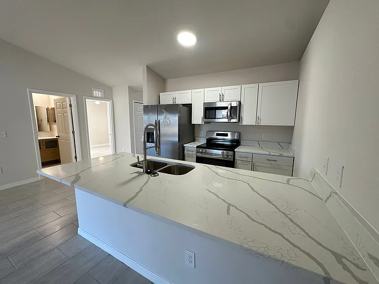 3819 SW 9th Ave #3819 — Photo 4