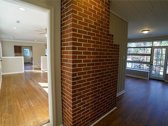 5th image of 953 Forrest Blvd