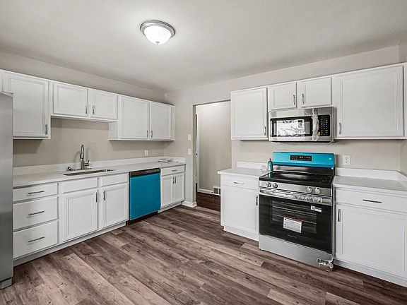 3rd image of 108 Berkley Dr