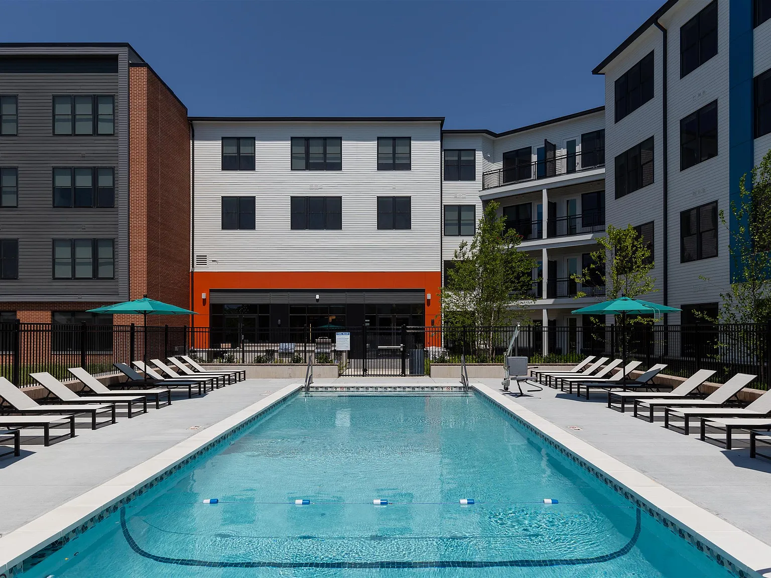 Parkway Apartments — Photo 2