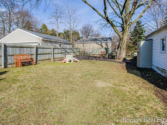 3rd image of 1926 Chamberlain Ave SE