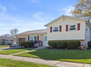 4032 Manhattan Dr, Racine, WI 53402