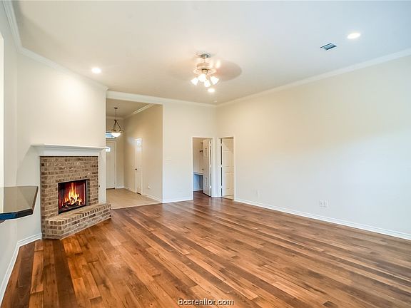 3rd image of 4117 Halifax Dr