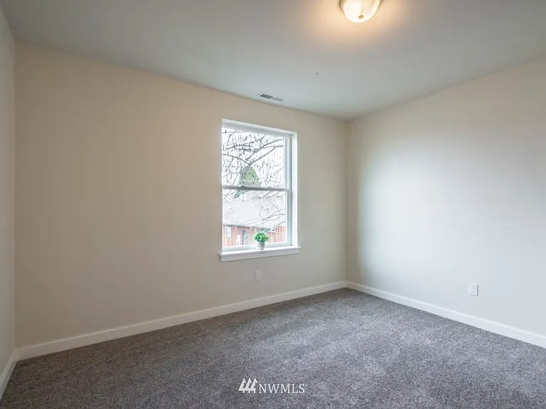 605 Stacey Pl — Photo 2