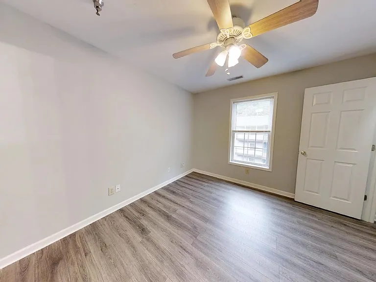 1555 W King St — Photo 27
