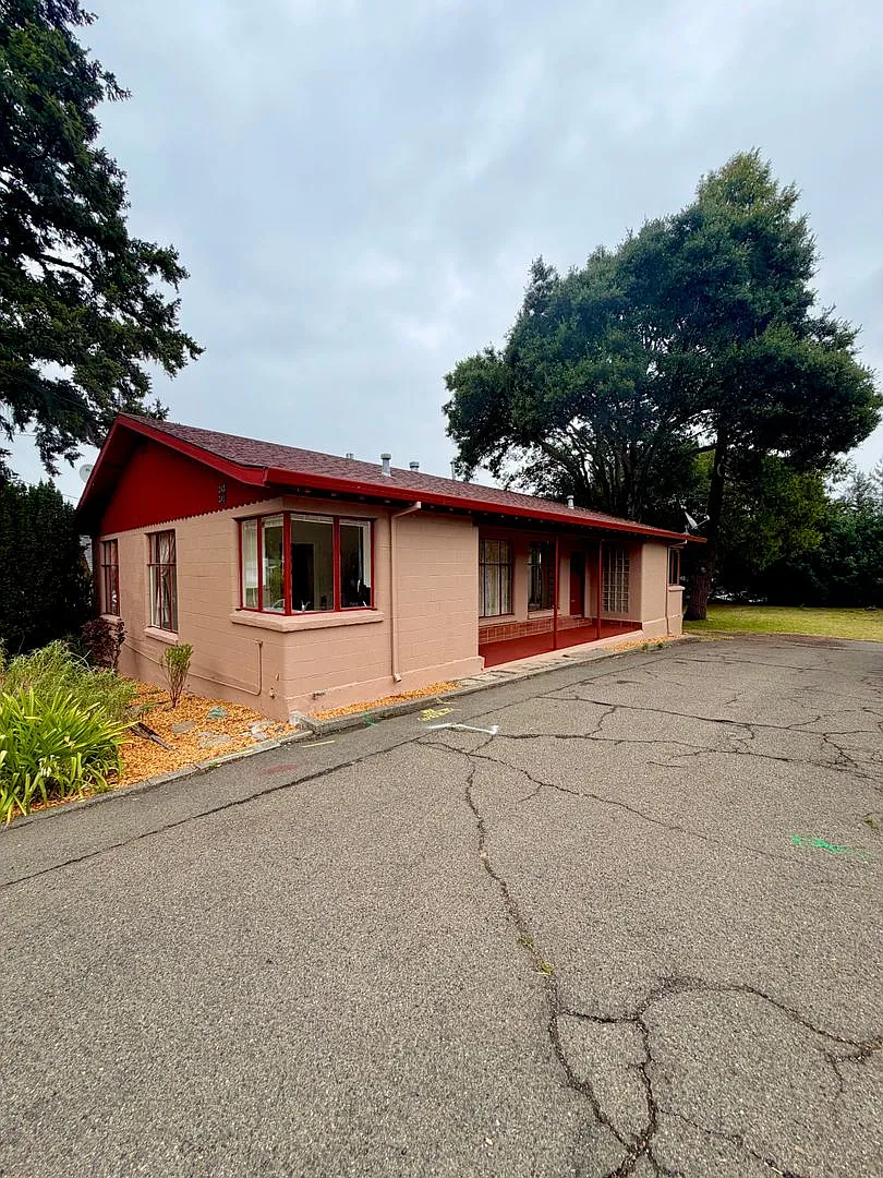 Charming Two Bedroom Duplex near Downtown Sebastopol. — Photo 1