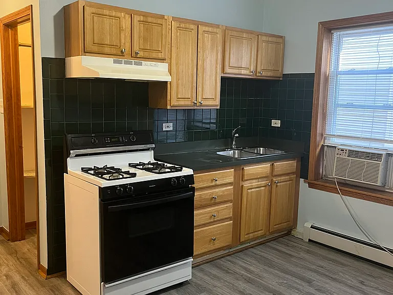 7139 S Rockwell St #1F — Photo 9