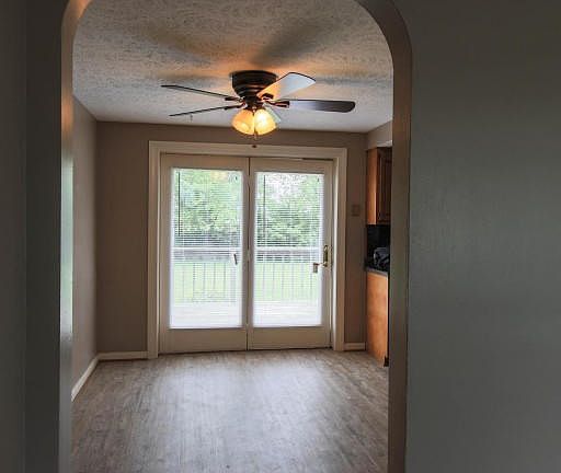 I82A2590diningaqrefromlr