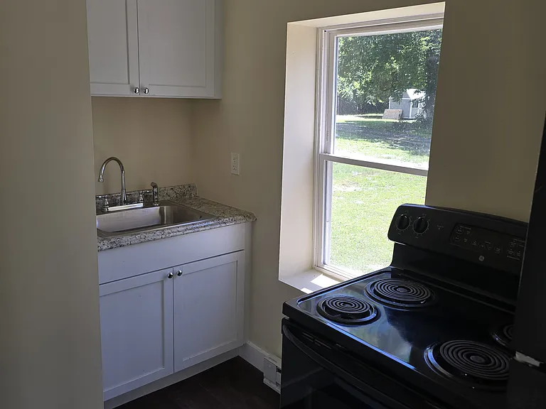 1142 Farmer St #B — Photo 9