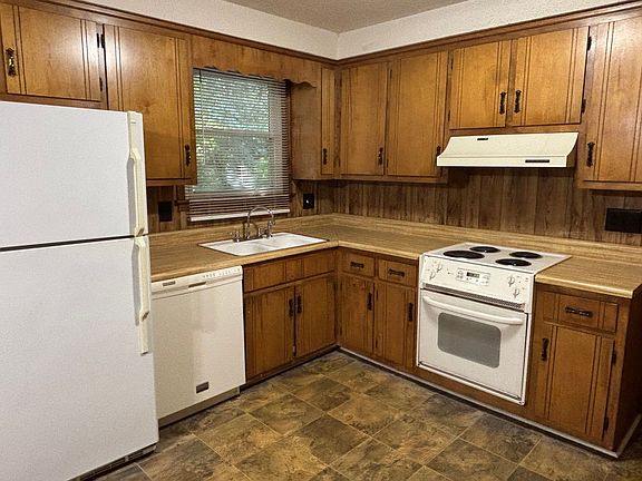 5th image of 347 Lake Court Dr