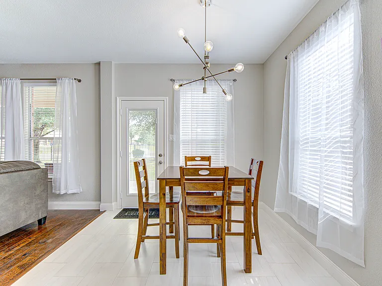 9422 Comstock Meadows Dr — Photo 8