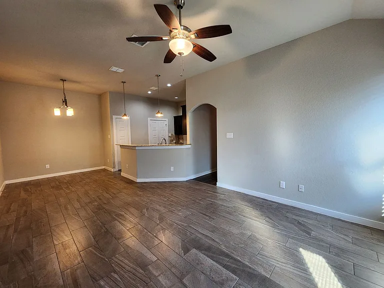 549 Creekside Frst — Photo 6