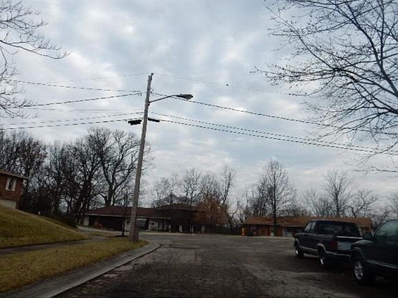 4th image of 6 Teresa Ct
