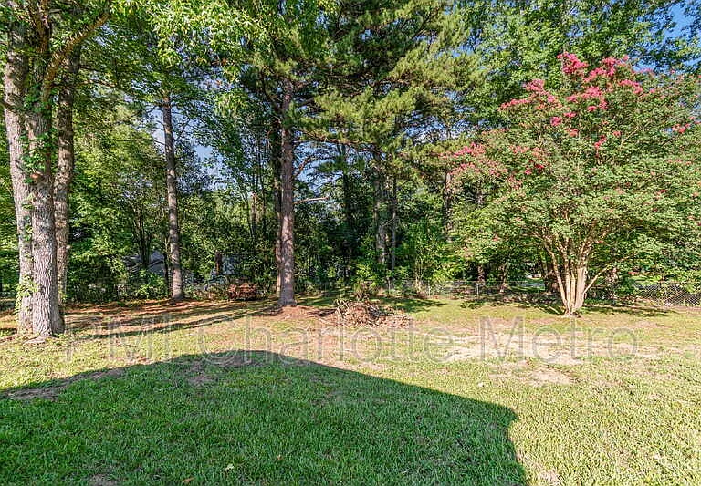 8615 Beechbrooke Rd — Photo 21