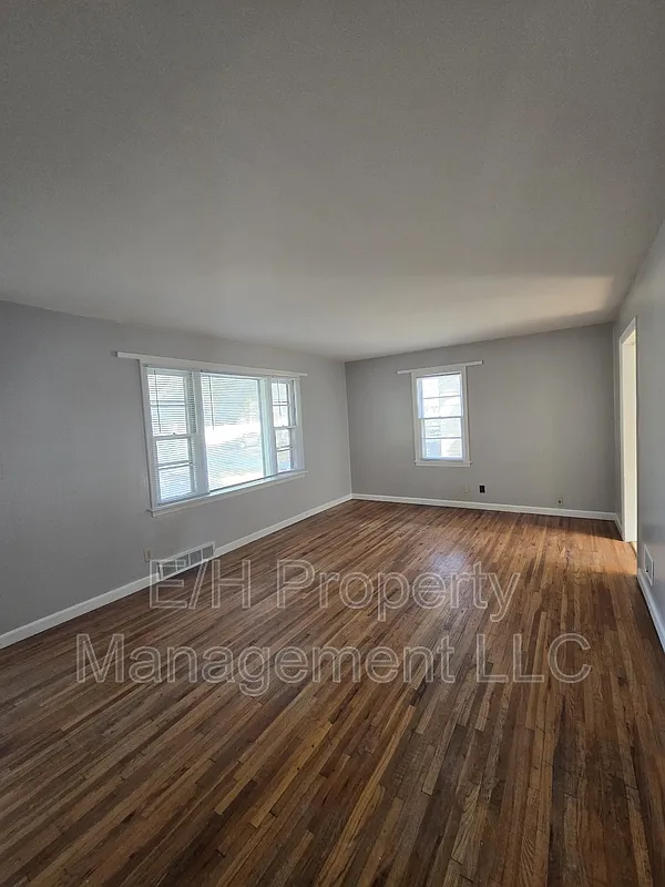 2 bed, 1.0 bath, 816 sqft, $900 — Photo 4