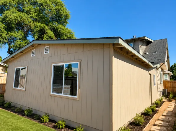 224 W G St #B, Oakdale, CA 95361