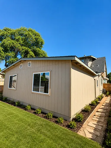 224 W G St #B Photo 1