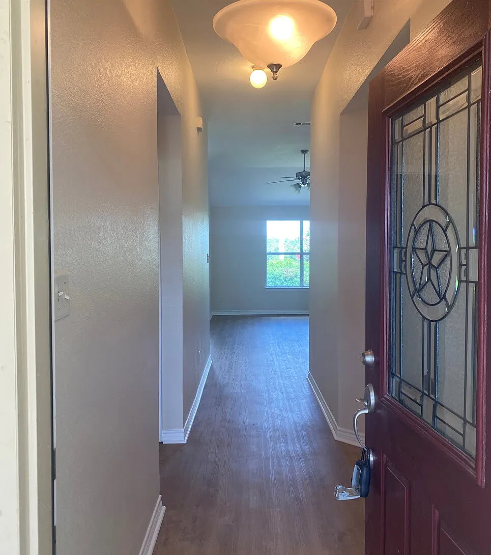 3 bed, 2.0 bath, 1427 sqft, $1,975 — Photo 3