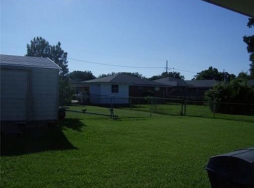 3rd image of 1008 Carnation Ave
