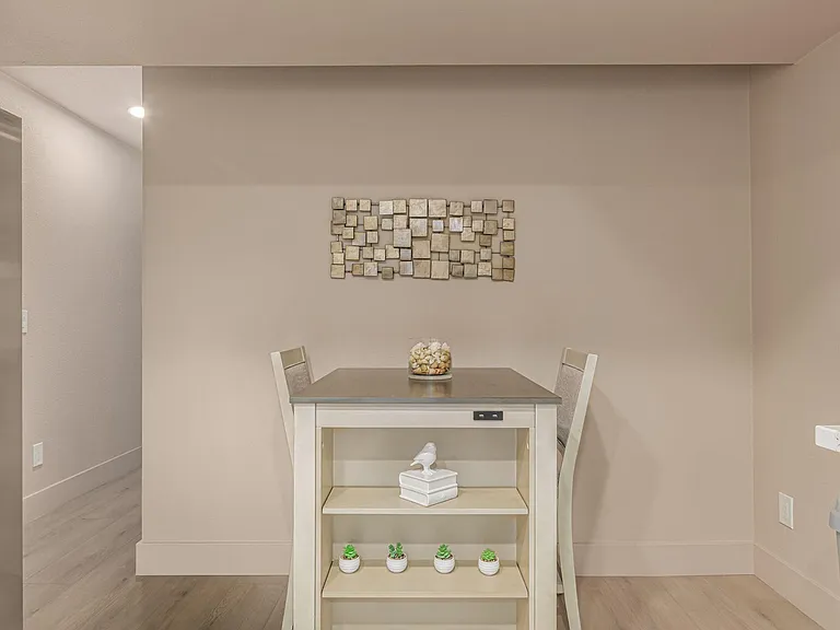 W Manor St — Photo 10